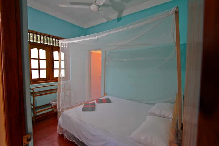 ห้องนอนหมายเลข 1 ที่ชั้นล่าง