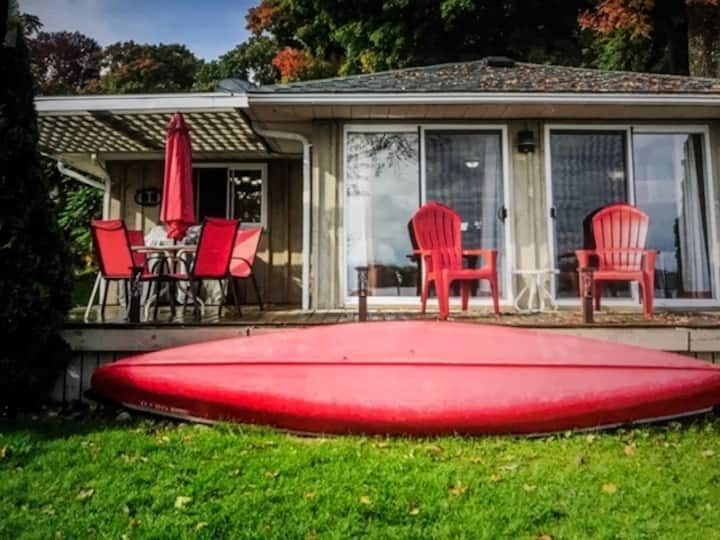 Beautiful Waterfront Cottage on the Big Rideau Cottages for Rent in