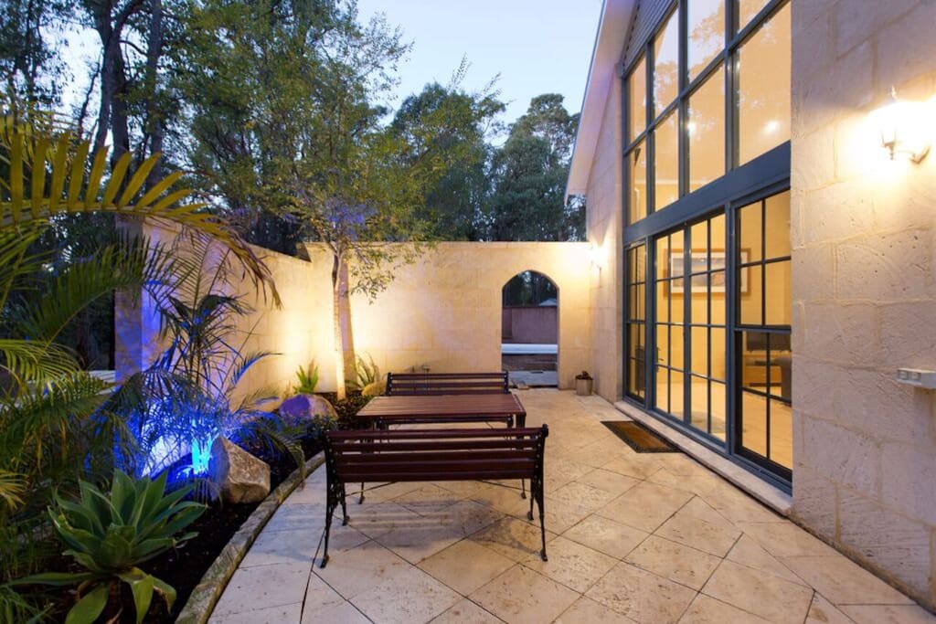 Chidlow, Lake Leschenaultia Spa, Sauna(extra cost) Guesthouses for Rent in Chidlow, Western