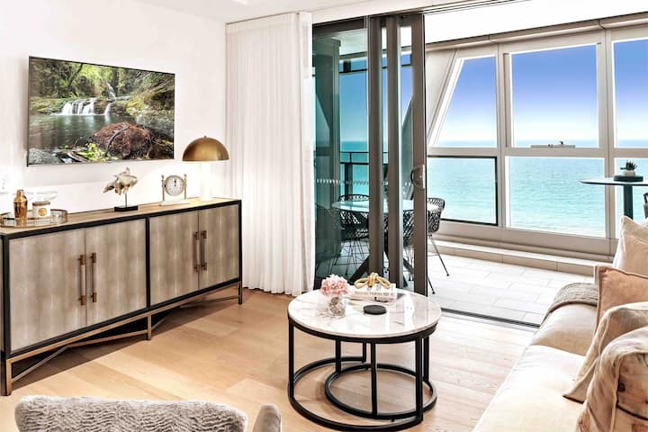 Beautiful view of Oceanfront Luxury Apartments With Private Art Studio