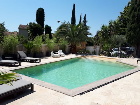 Charming house with salted pool/hot tub and garden