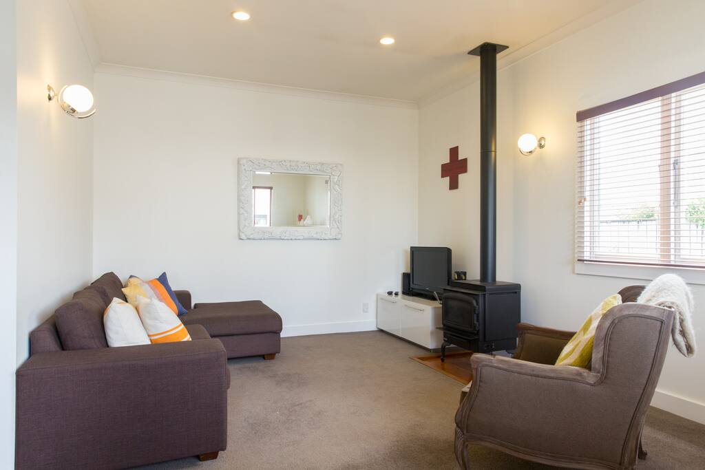 Lounge. Gas fire that comes on at the flick of a switch.