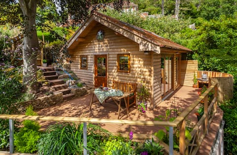 Porthole Log Cabin, Somerset Sea View