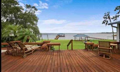 Lake front Floridian Oasis