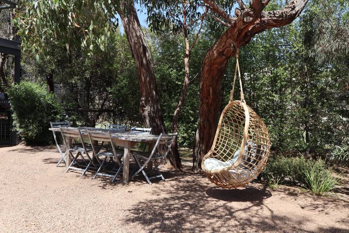 Beach house with bush views gallery image 4
