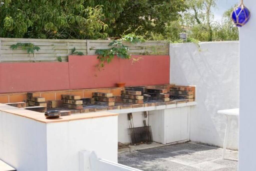 espace barbecue et cuisine d été