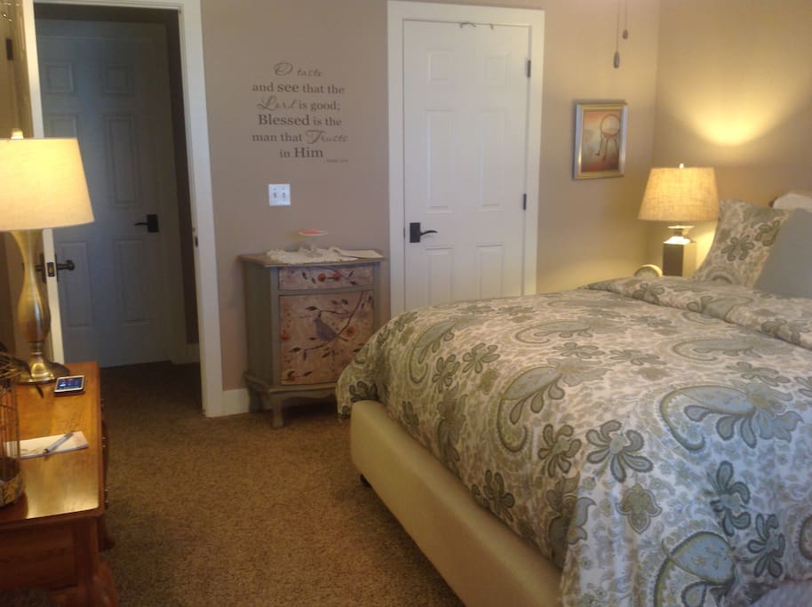 Beautiful brand new IComfort top of the line bed with all new Potterybarn bedding.