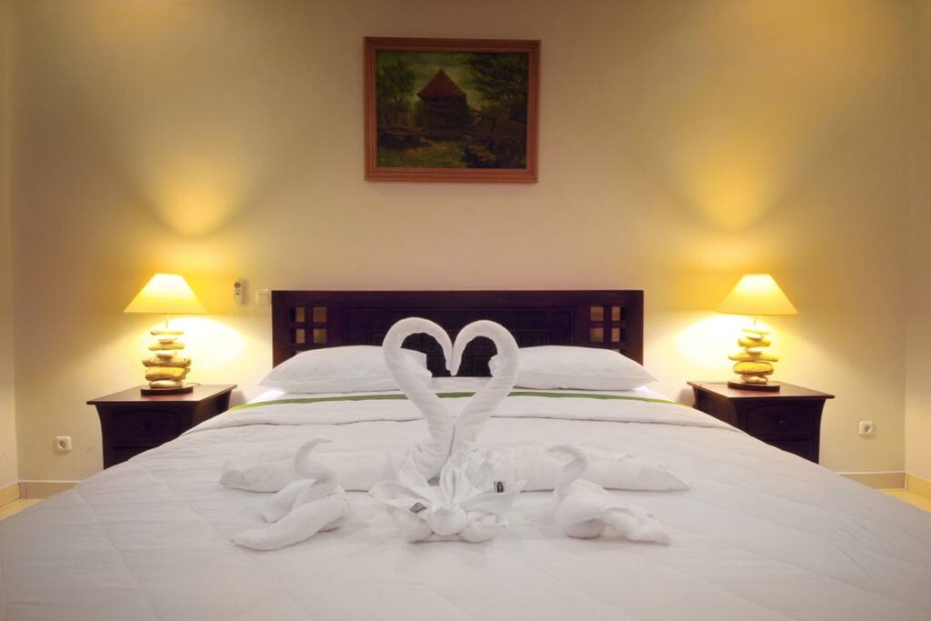 Honey Moon Room