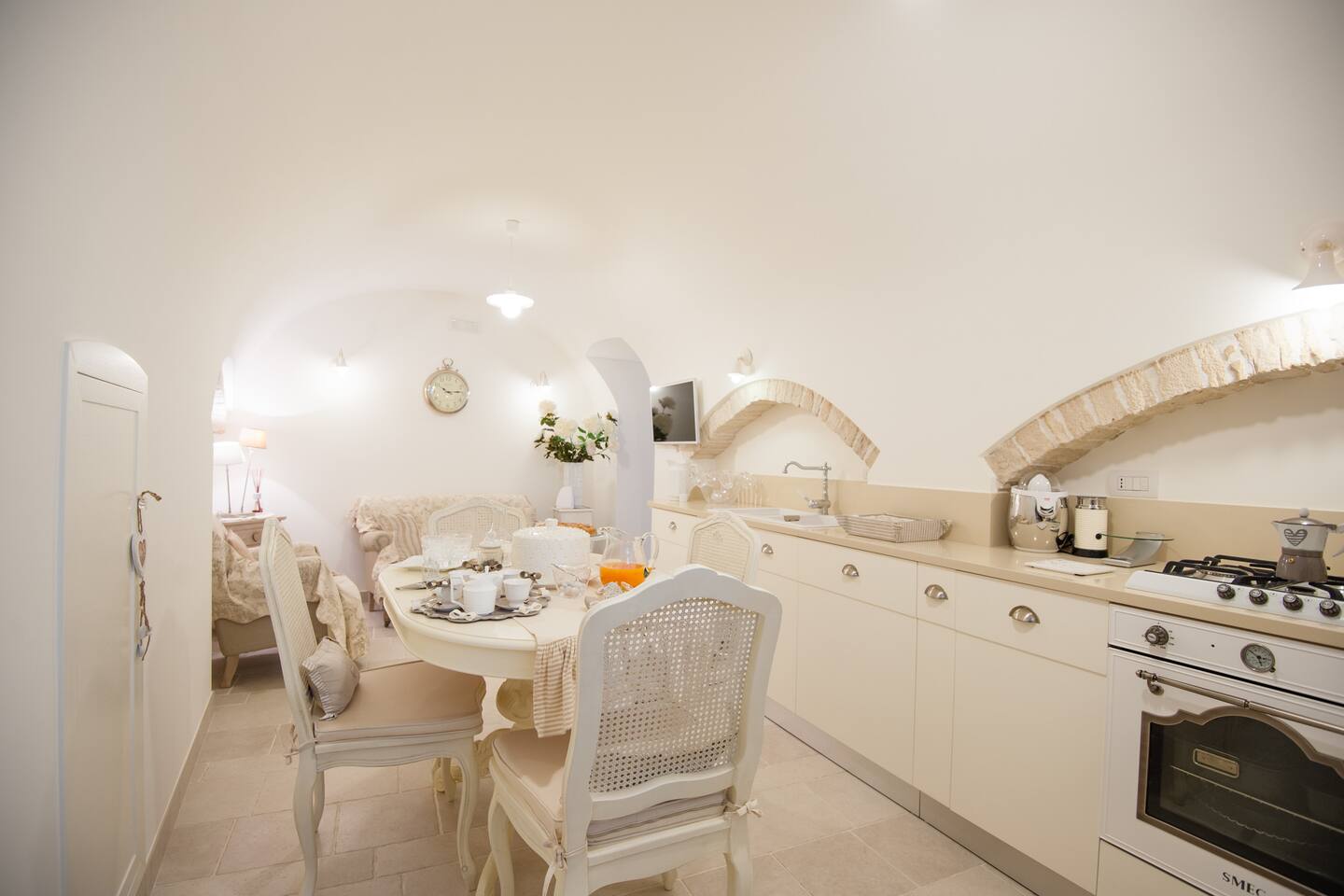 Top 20 affitti per le vacanze, case vacanze e affitti condominiali ... Arredamento country chic camera da letto trulli