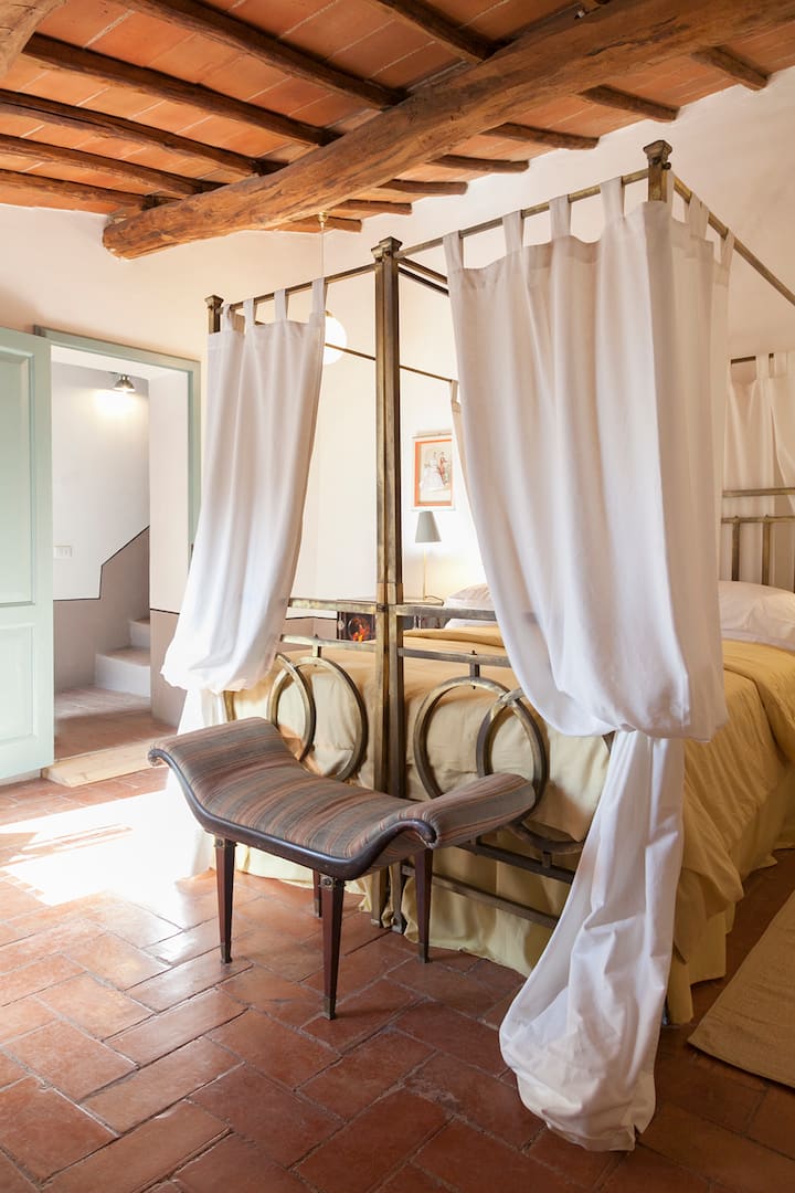 ห้องเตียงคู่สีเหลือง