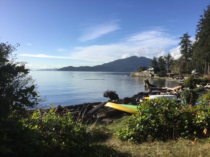 Waterfront cottage, Brunswick Beach, Lions Bay Cabins for Rent in