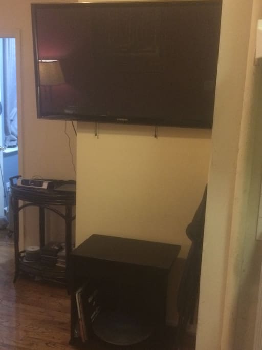 55 inch 3D TV w/3d dvd player/Free Amazon Prime