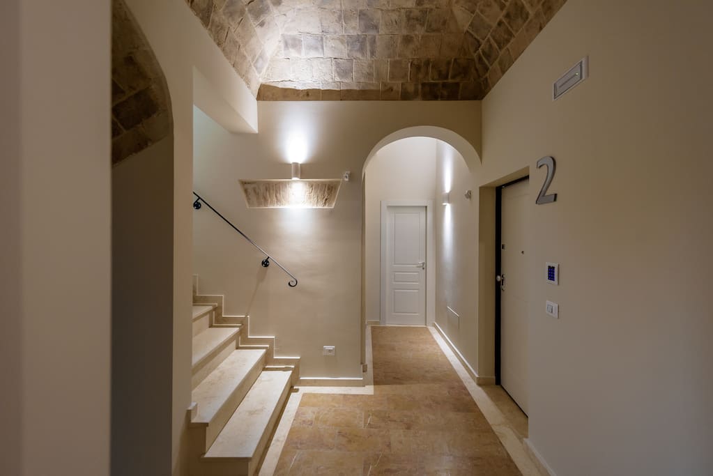 Scale palazzina e volta antica