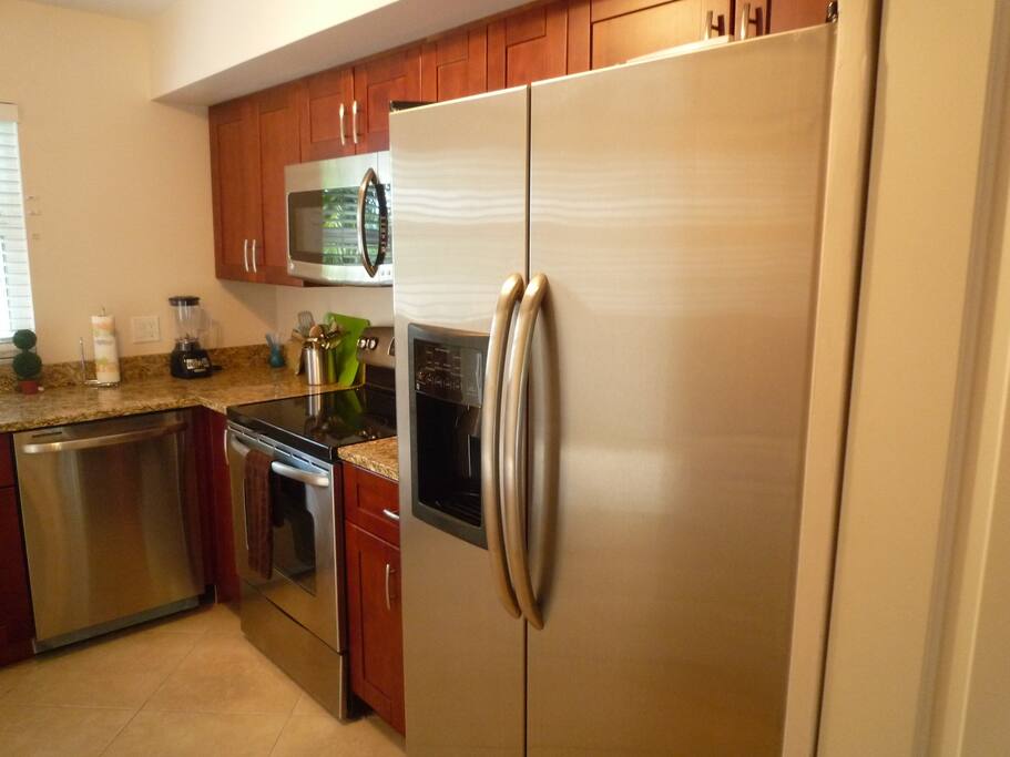 Kitchen Refrigerator and Oven