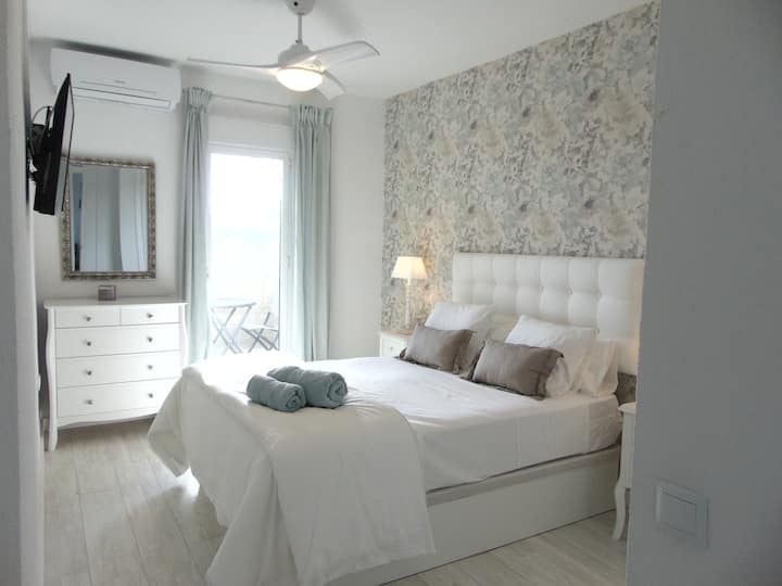 Bedroom, TV, AirConditioning and access to Bedroom Terrace.

