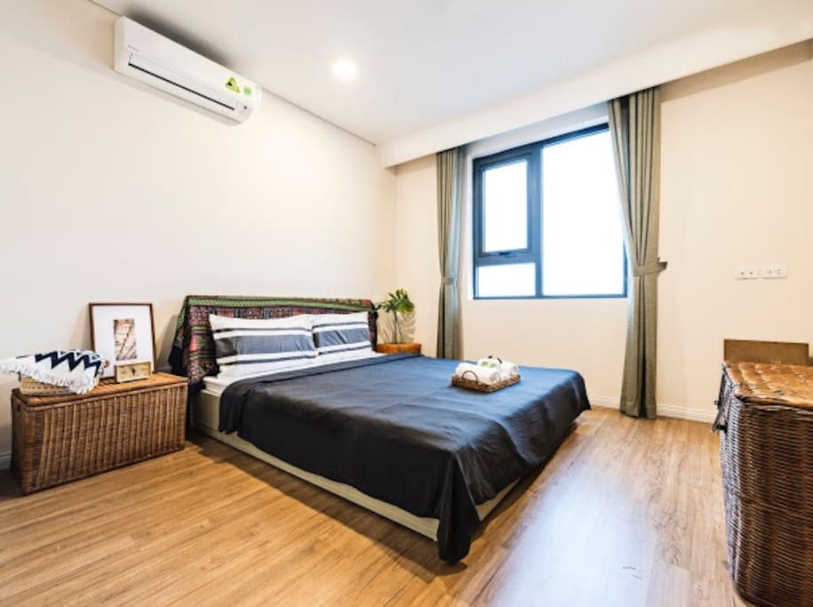 Junior bedroom with view over the river