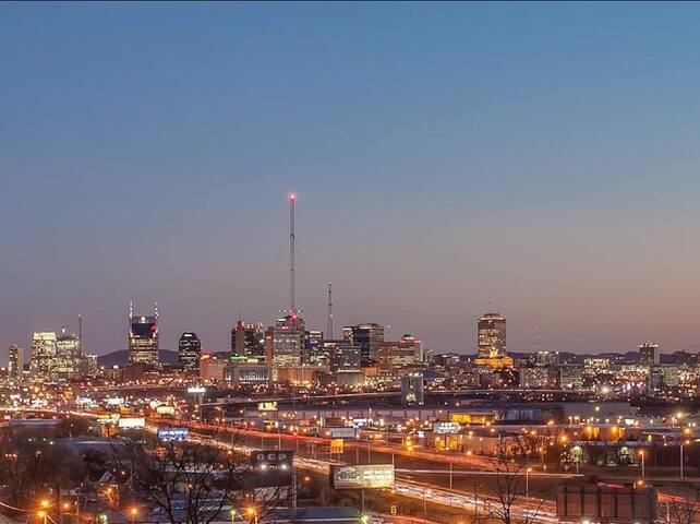 F3) HUGE Home/Yard-Beds Galore-No Cleaning Fee! gallery image 3