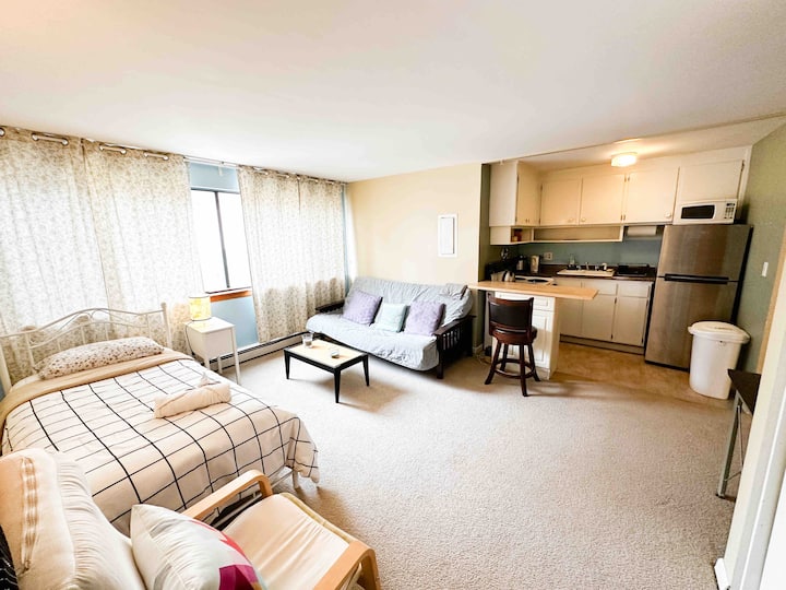 3 Min Walk To U District Light Rail (42) - Seattle