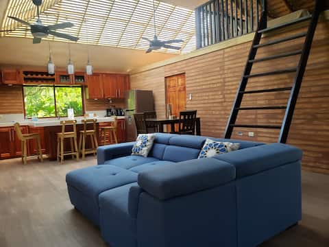 Amazing OceanFront Cabin, Negril, perfect 4 groups