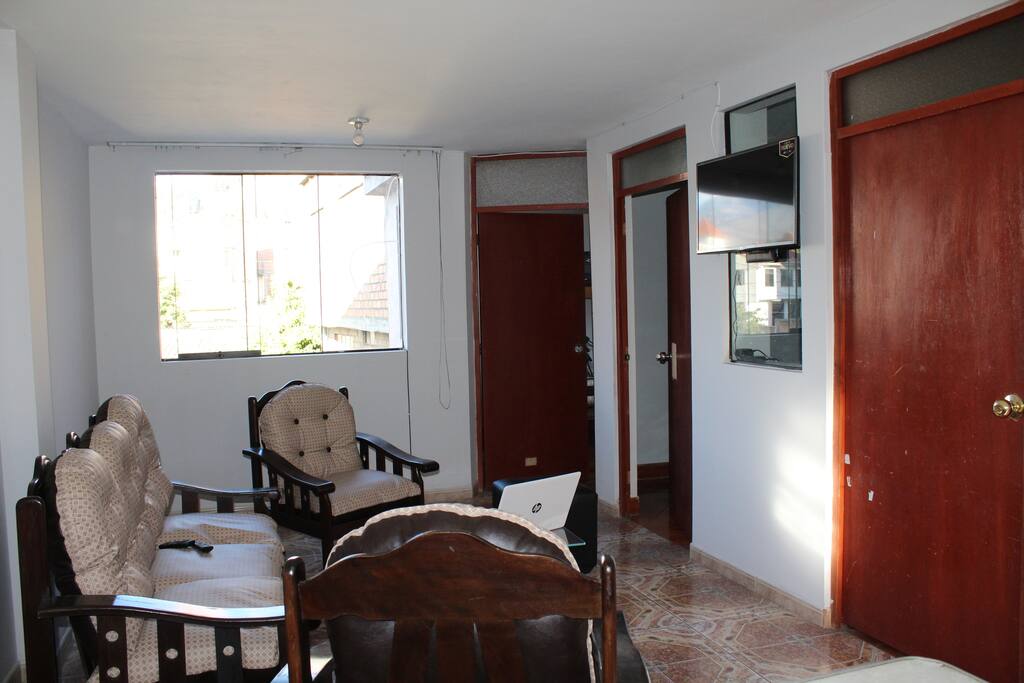 sala de estar con TV