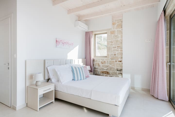 Poolside Villa with Spectacular Ocean Views gallery image 2