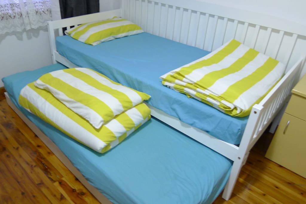 Room 1: The single bed and single trundle bed