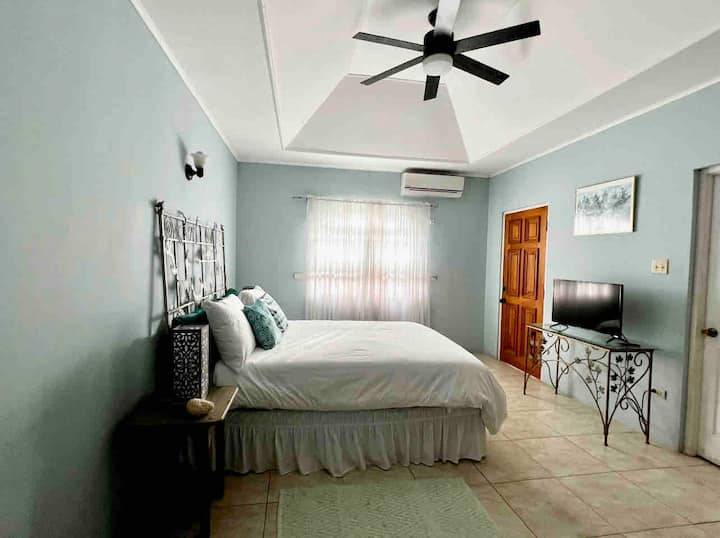 Negril Estate 2 Bedroom Seaview Hilltop Villa - Negril