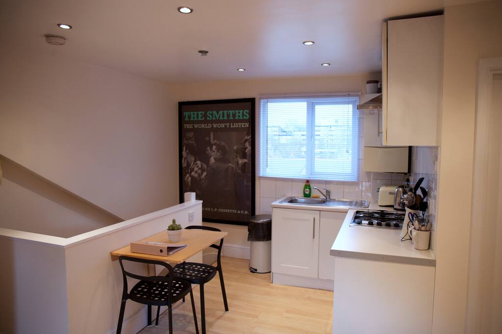 Perfect kitchenette and breakfast area.