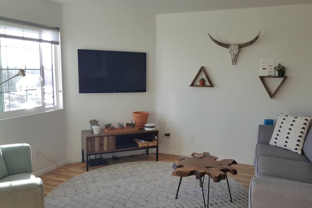 Bright, cozy, quiet living room area to relax!