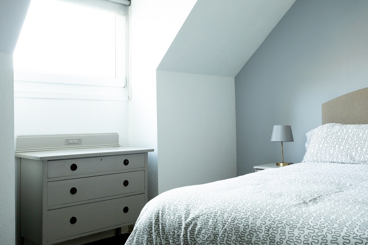 Საძინებელი ზედა სართულზე