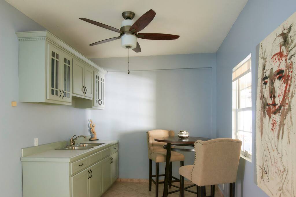 Deluxe Studio Kitchenette
