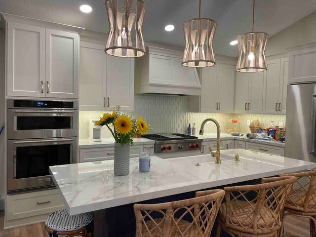 Minnetonka Lake Front Stunner! gallery image 4