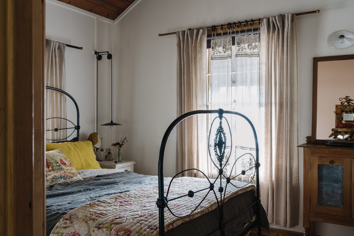 na baridi ya jioni huchota ndani, vitambaa na blanketi ni vyote unavyohitaji