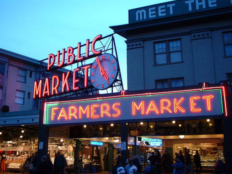 Less than 5 min walk to Pike Place Market