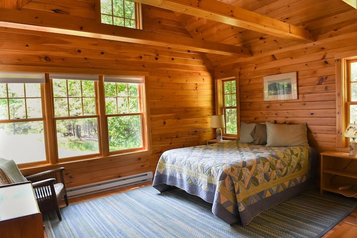 Ახალი გარდა ამისა, MBR, 1 Queen Bed, ბევრი სივრცე პაკეტი პიესები პატარა ბავშვები საკუთარი გამოყოფილი აბაზანა.