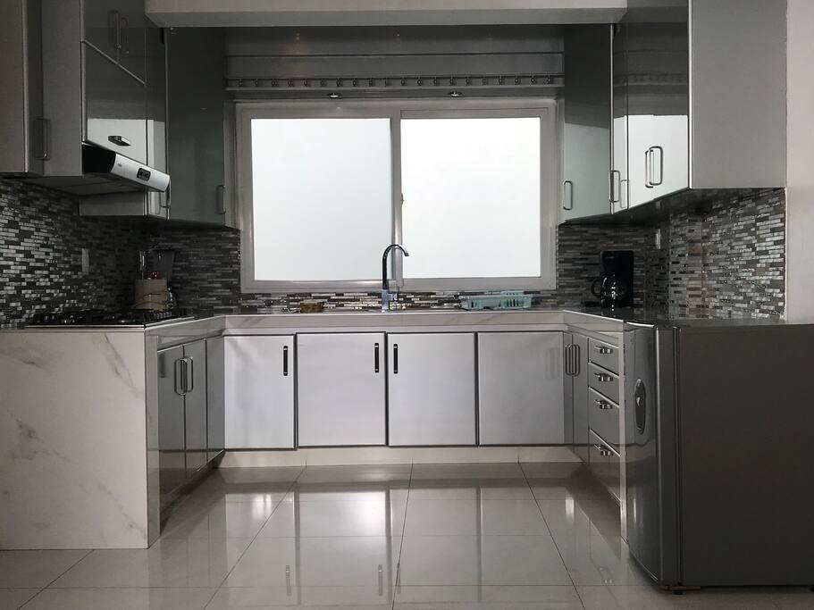 Cocina Integral Equipada, todos los pisos con recubrimientos Interceramic