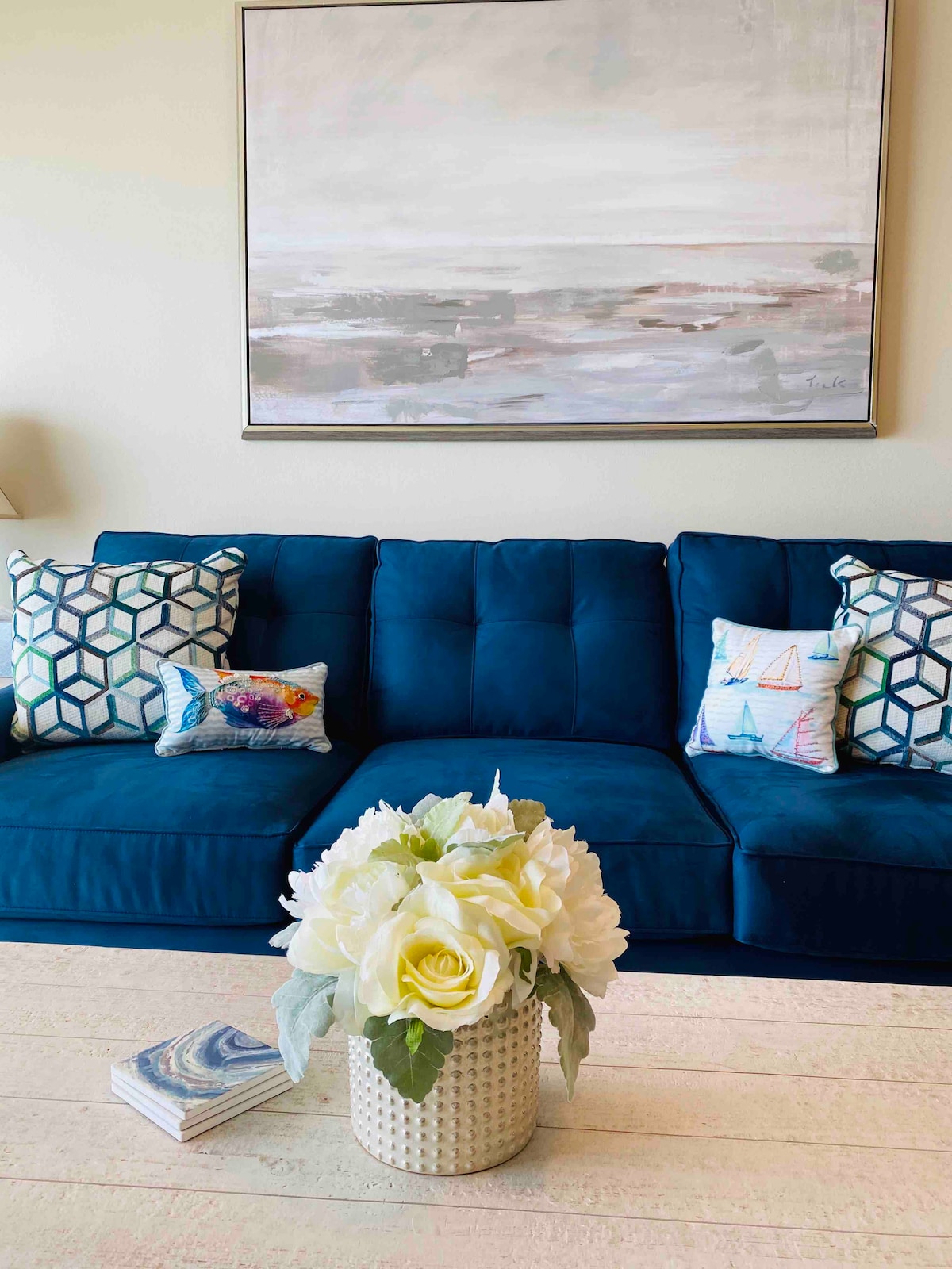 Successful Airbnb property: Toes in the Sand Beachfront penthouse condo in North Redington Beach