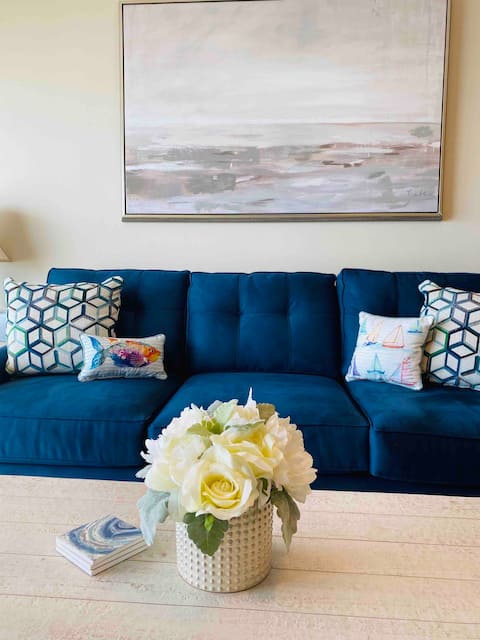 Successful Airbnb property: Toes in the Sand Beachfront penthouse condo in North Redington Beach