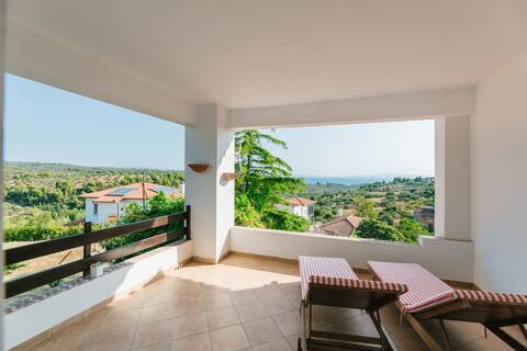 Efi's 2 floor villa with character, big garden,bbq