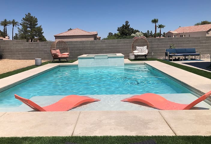 Beautiful House with Pool & Spa. Great Location!