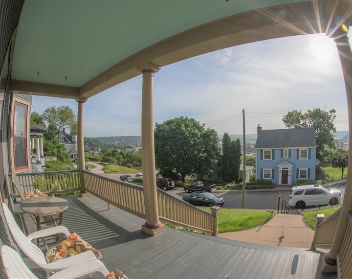 Mississippi River Views Historic w/Modern Comfort Houses for Rent in