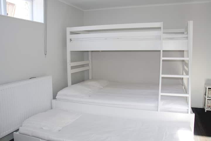 Cama para cuatro personas
