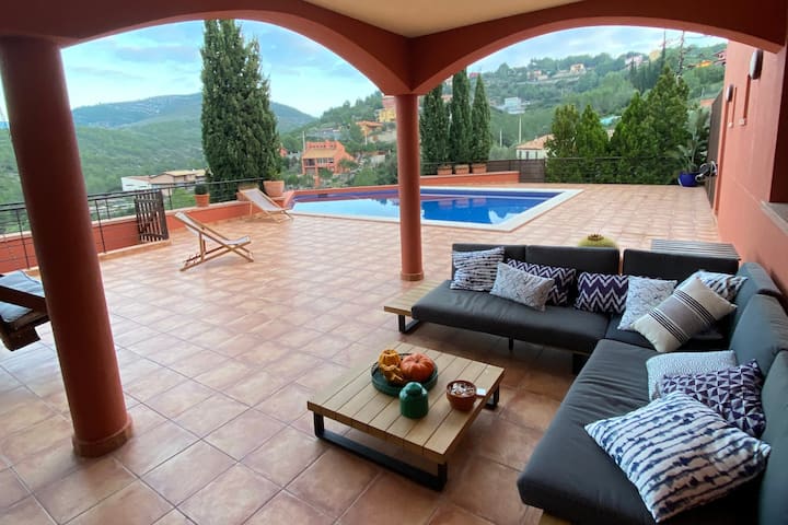 6 bedroom with swimming pool and stunning view