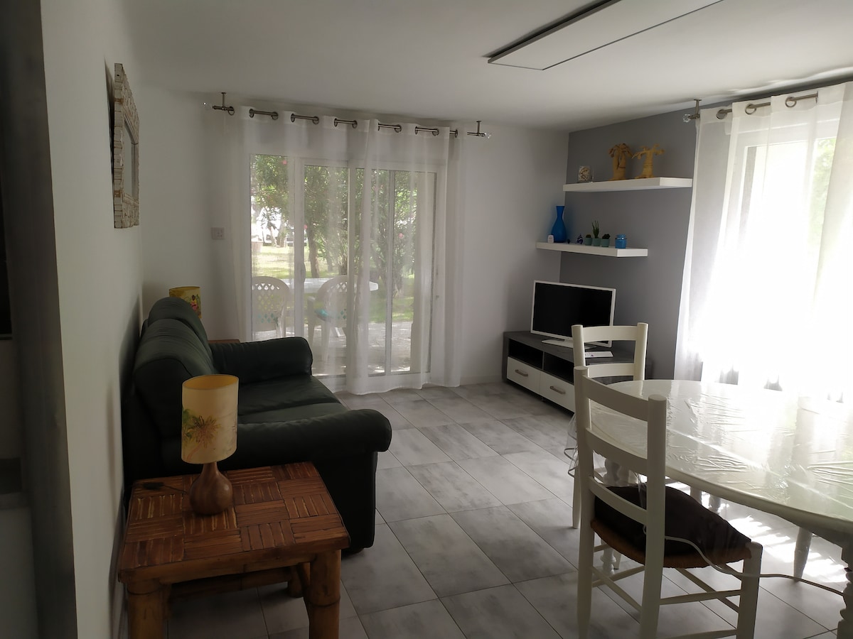 Popular Airbnb listing: Furnished ground floor apartment overlooking the garden in Châteaurenard