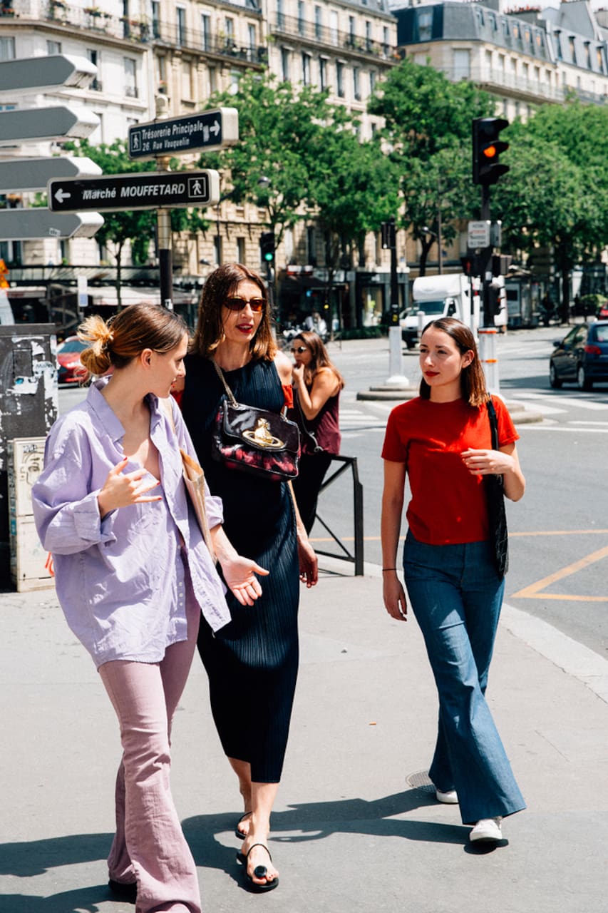 Three women at a shopping street in Paris