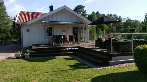 Удобна куќа за одмор во  Tjörn Höviksnäs