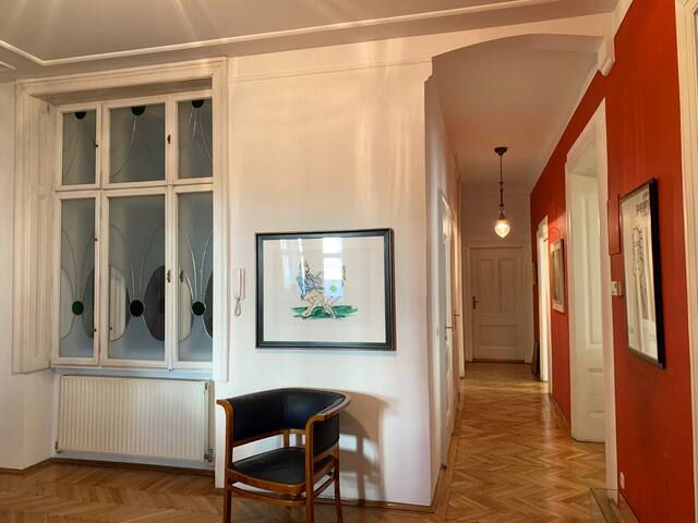 Large city apartment in the heart of Vienna gallery image 2