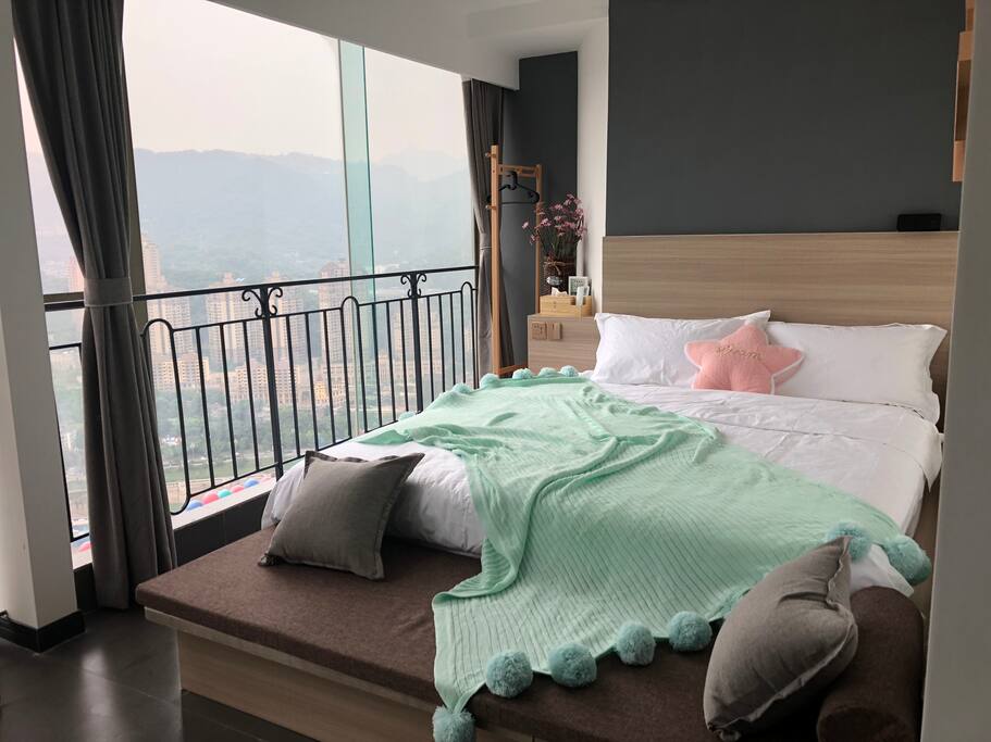 北欧180°一线江景影音大床房