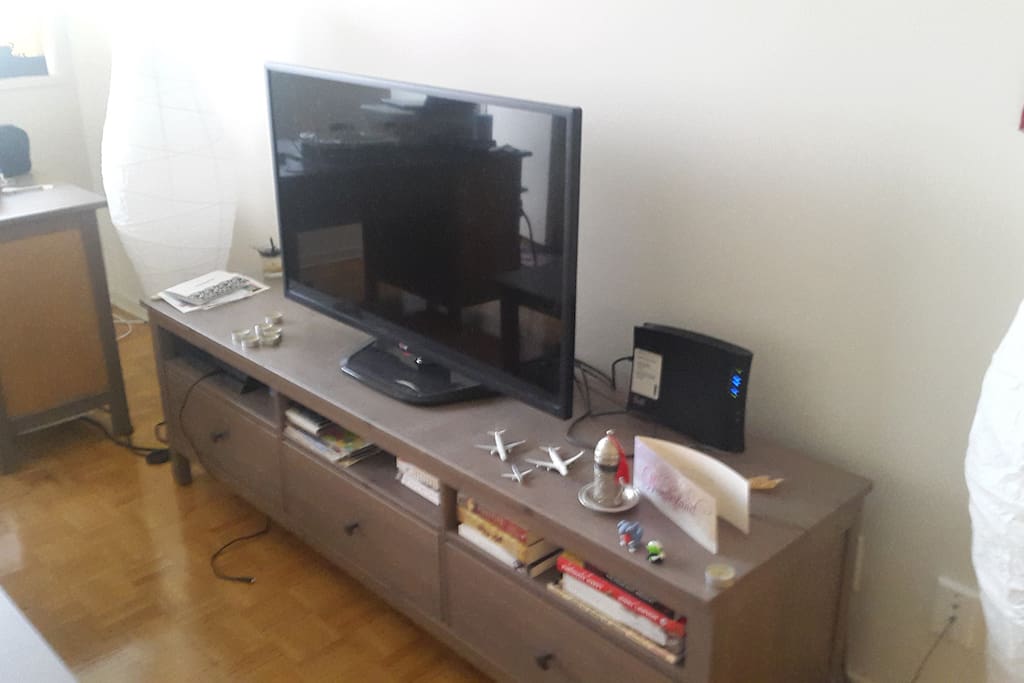 Smart TV with Netflix and PS4