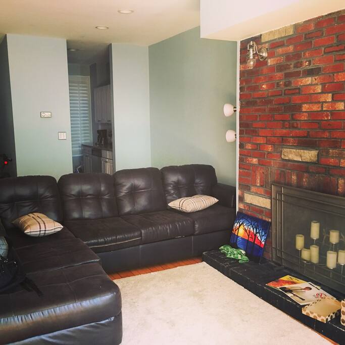 Spacious living room with lots of sunlight